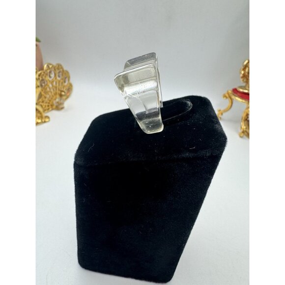 Vintage lucite ring Clear Square Solid Crystalline Ice Lucite 1970s Size 9 - Picture 9 of 12
